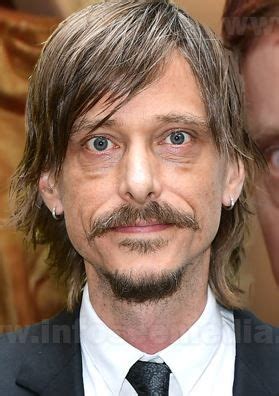 Mackenzie Crook: Bio, family, net worth